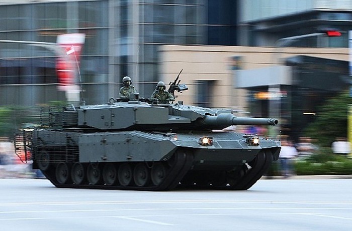 Xe tăng Leopard 2SG trang bị hỏa lực pháo 120mm L44 kết hợp hệ thống nạp đạn tự động, hệ thống điều khiển hỏa lực tiên tiến.